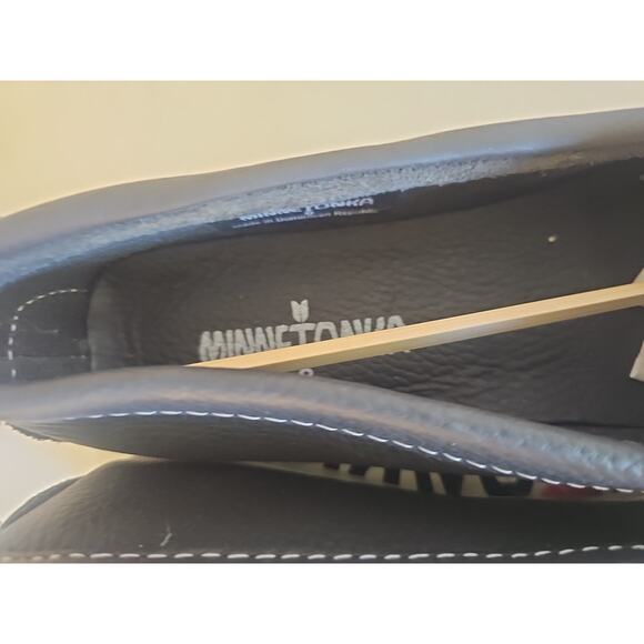Minnetonka, Women's MOCCASINS, Navy 209 Size 8 - Picture 5 of 10